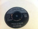 THE RONETTES - WALKING IN THE RAIN - LONDON 45