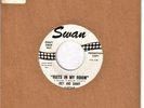 Rare 45 - JOEY REYNOLDS & DANNY - Rats In My Room Santa's Got A Brand New Bag