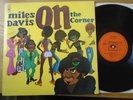 MILES DAVIS ON THE CORNER 1ST PRESS UK VINYL LP 1972 65246 EX / inner