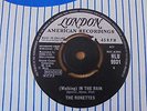The Ronettes - (Walking) In The Rain 1964 UK 45 LONDON MOD/GIRL GROUP EX