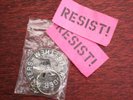 Roger Waters Us + Them 2018 U.K.    V.I.P Guest    Key Ring  & Confetti