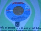 HALLOWEEN-ISH 45, ROBERT COBERT.  SHADOWS OF NIGHT.  DARK SHADOWS SHOW.  BB HOLE