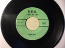 INEPT HILLBILLY 45 - Johnny Fritz - It Don’t Hurt A Bit - B.E.S 1964 King Custom