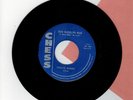 Chuck Berry 45 rpm record'' Run Rudolph Run '' Chess Records''