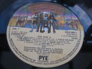 KIss ALIVE II UK 2LP 1st 1 PLAY 100% MINT AUDIO & MINT- SLEEVE W BOOK/STICKERS