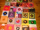 30x Vinyl Singles mit Jim Reeves,Lynn Anderson,Mina,Elvis Presley,Connie Francis
