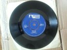 1968 Dip And Fall Back / Long Shot. The pioneers. 45 rpm vinyl records