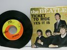 45 RPM THE BEATLES Ticket to Ride / Yes it Is 5407 w/ Ori SLEEVE