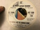 NEIL YOUNG & GRAHAM NASH - War Song -  45 rpm - Reprise 1099 NM Promo