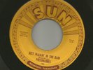 DOOWOP R&B-  PRISONAIRES - JUST WALKIN IN THE RAIN  w PUSHMARKS - HEAR -1953 SUN
