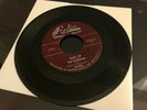 45 rpm The Rainbows - Red Robin 134  - Mary Lee / Evening