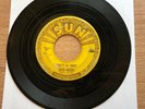ORIGINAL Elvis Presley SUN 209 “That’s All Right” 45 Record