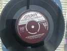 EP CHUCK BERRY : MAYBELLINE  /  WEE WEE HOURS.  THIRTY DAYS / TOGETHER. RE-U1053