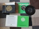 The BEATLES ’She Loves You' 7” Vinyl RECORD Single 1976 Reissue + BOX & Booklet