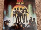 KISS - LOVE GUN - FACTORY SEALED ORIGINAL 1977 LP - ALL INSERTS INSIDE - NO CUTS