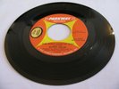 BUNNY SIGLER - GIRL DON'T MAKE ME WAIT / ALWAYS IN THE WRONG PLACE - PARKWAY DJ