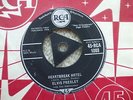 Elvis Presley - Heartbreak Hotel / All Shook Up - RCA 1088 Tri Centre. VG+