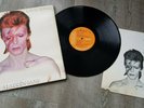 David Bowie LP Aladdin Sane  with signed photo.   CPRY 4543-3T