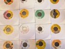 33 Stück Reggae vinyl singles. Über 1,5kg Roots, Consciousness, Dancehall etc.