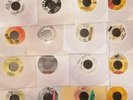 33 Stück Reggae vinyl singles. Über 1,5kg Roots, Consciousness, Dancehall etc.