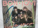 SIGNED AUTOGRAPHED  BON JOVI LIVIN' ON A PRAYER 45 VINYL SLEEVE JACKET  VR