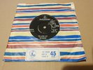THE BEATLES - SHE LOVES YOU 45-R5055NI  NIGERIAN 1ST PRESS 7