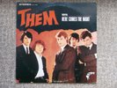 LP THEM featuring HERE COMES THE NIGHT - parrot pas 71005  -