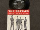 THE BEATLES   SHE LOVES YOU   SWAN RECORDS S-4152   w/ Picture Sleeve