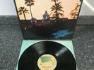 LP VINYL THE EAGLES HOTEL CALIFORNIA. UK 1ST PRESS 1976 K53051 EX/EX