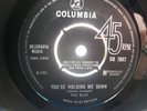 THE BUZZ - YOUR HOLDING ME DOWN - 1966 RARE SINLGE ,EX. CONDITION.