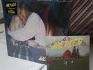 Wet Leg - Wet Leg Vinyl LP and chaise longue 7