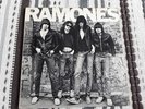 RAMONES - S/T. ORIGINAL 1976 USA SIRE PRESSING  With printed inner. GREAT ITEM.