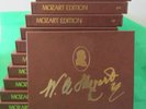 Unbenutzte, komplette Serie: Mozart-Edition, 89 LPs, 12 Boxen, 12 Booklets