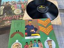 sgt peppers lonely hearts club band vinyl, LP, Mono 1967 original, cutout intact