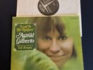 ASTRUD GILBERTO - Look to the Rainbow Vivante in Shrink LP Vinyl EX