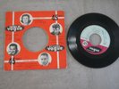 45t sp juke box v45-722 pochette rouge (original) médaillon  JOHNNY HALLYDAY