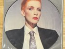 Eurythmics: Sweet Dreams Are Made Of This :: 12