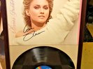 Olivia Newton-John Autograph - Greatest Hits 2 - Framed / Auto LP AND Sleeve
