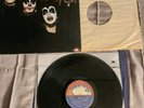KISS DEBUT VINYL-FIRST PRESSING W/O KISSIN TIME-VG SLEEVE, VG+VINYL