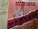 ACTUAL SIGNED BY DARYL HALL 1980s VG++ Daryl Hall + John Oates Maneater 13354 45