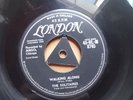 The Solitaires – Walking Along / Please Kiss This Letter 7