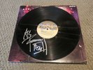 KISS ALIVE ORIGINAL COPY. SIDE 4 SIGNED BY ACE FREHLEY. VINYL G+