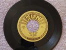 ELVIS PRESLEY THATS ALL RIGHT/BLUE MOON OF KENTUCKY SUN 45 NEAR MINT-MINT