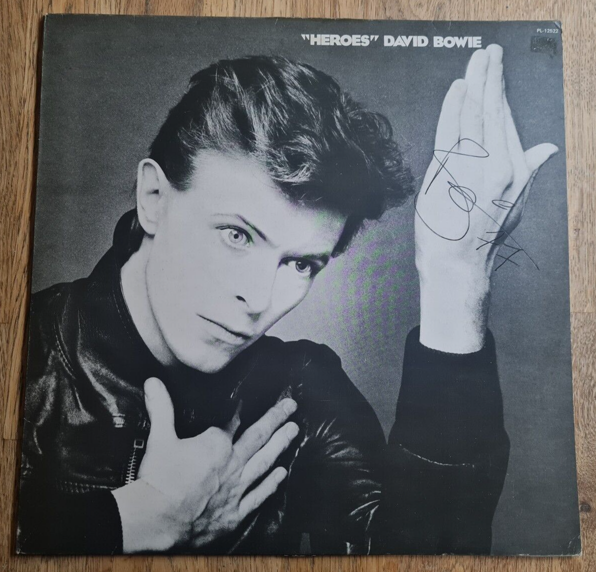 Pic 1 David Bowie LP Heroes Holland RCA 1st Press SIGNED BY BOWIE IN HOLLAND 1977