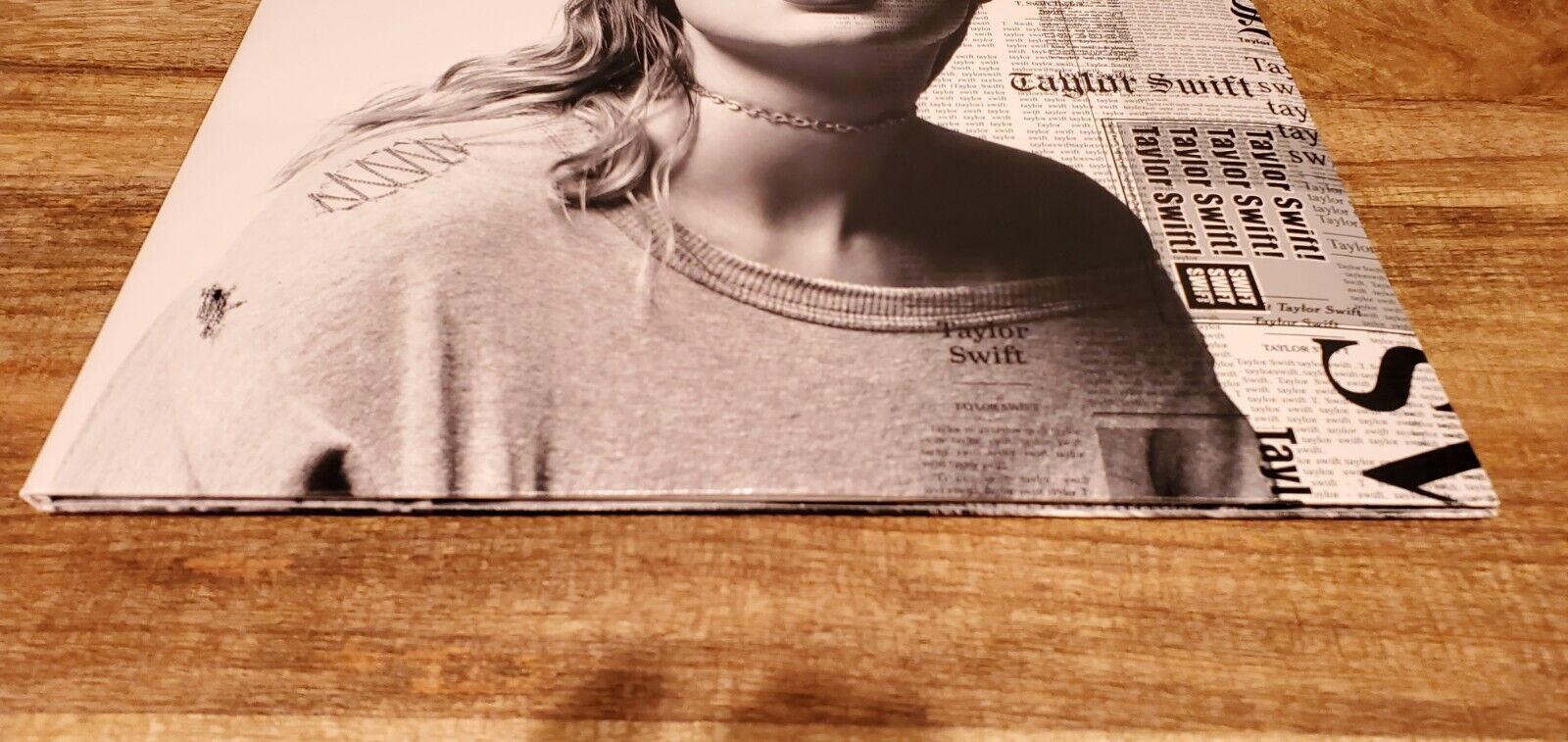 Pic 3 Taylor Swift - Reputation Rare 2LP FYE Limited Edition Orange Translucent Vinyl